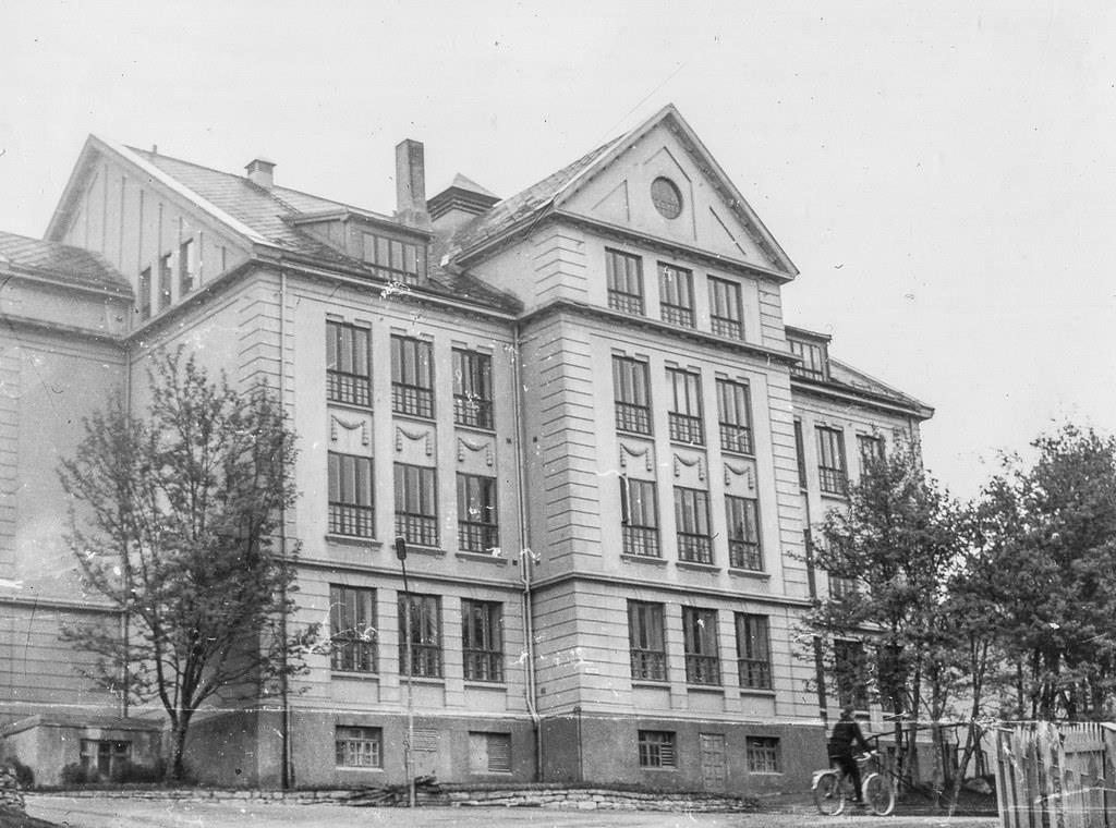 gammelt bilde av gyllenborg skole - Klikk for stort bilde